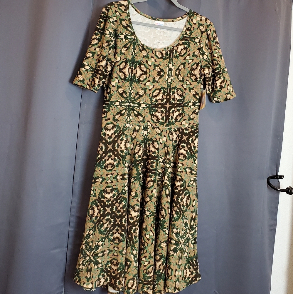 *sold* NWT LuLaRoe Nicole dress